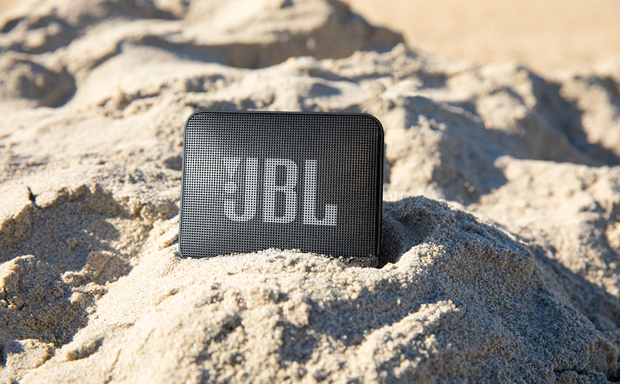 JBL Go Essential 2 Personalized R&eacute;siste &agrave; la poussi&egrave;re et &agrave; l&rsquo;eau conform&eacute;ment &agrave; la norme&nbsp;IP67 - Image