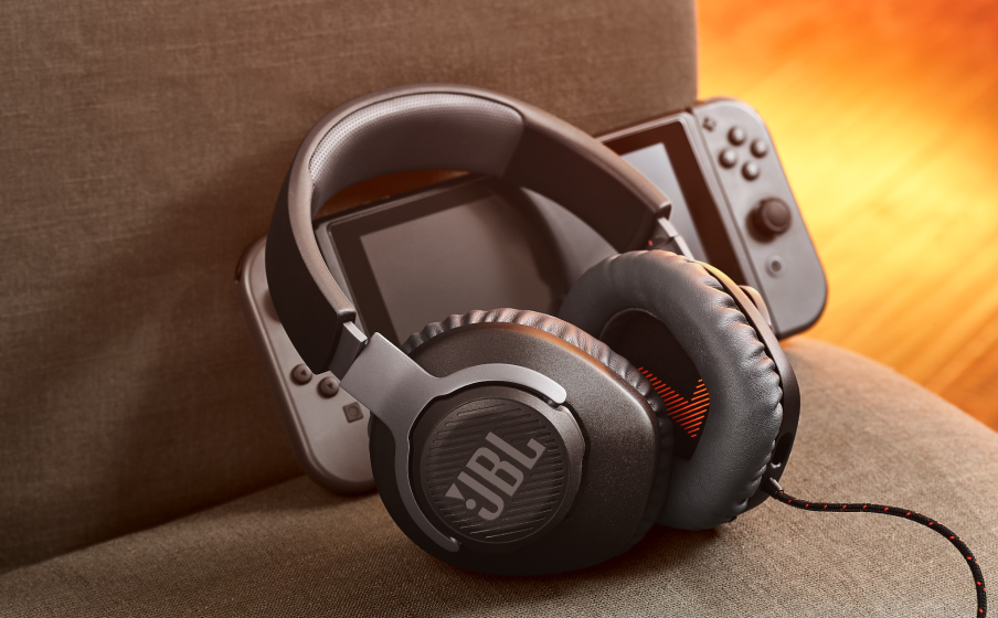 JBL Quantum 100 Plongez au c&oelig;ur du jeu avec le son Signature JBL QuantumSOUND - Image