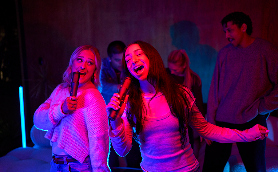 JBL EasySing Mics Connexion simplifi&eacute;e&nbsp;: branchez et chantez - Image